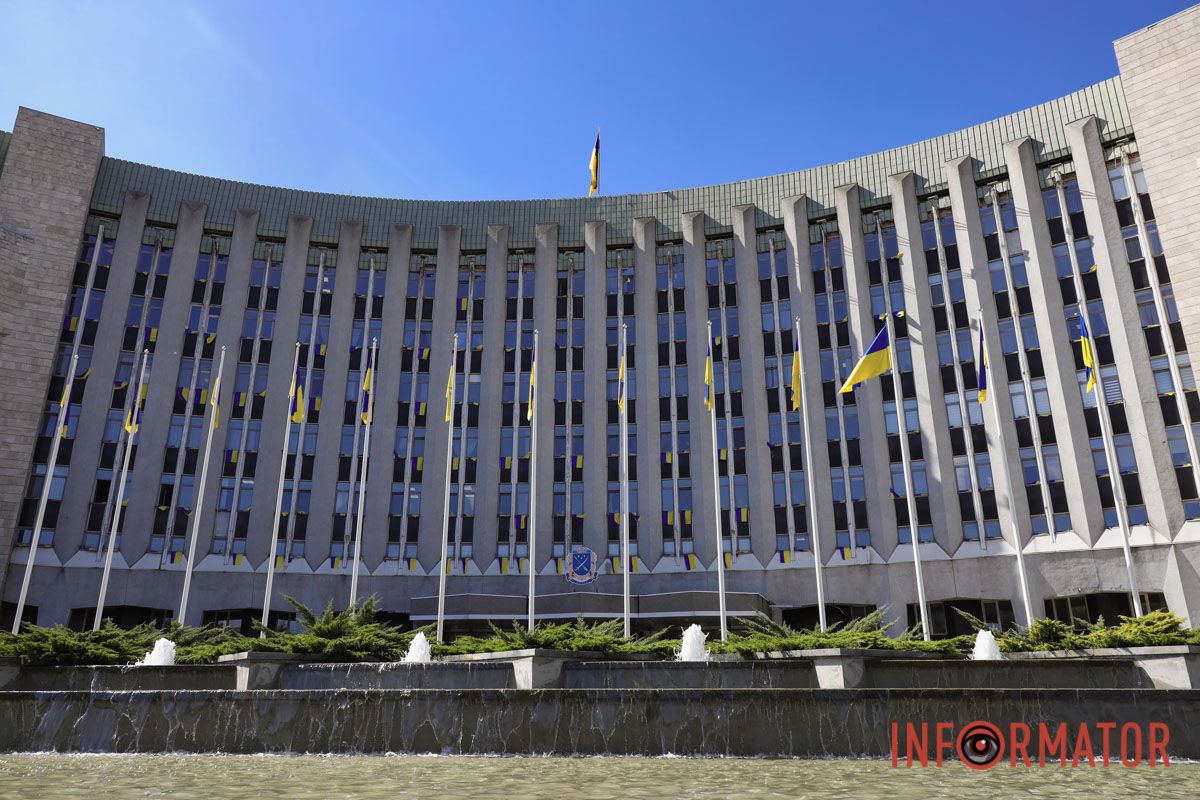 Прапори та святкові прикраси: як Дніпро вбрався до Дня Незалежності 3