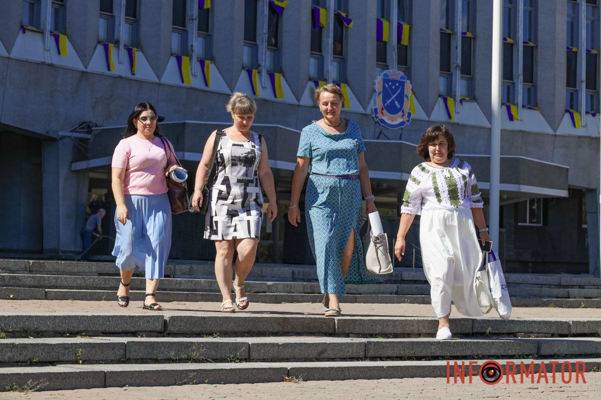 Прапори та святкові прикраси: як Дніпро вбрався до Дня Незалежності 6