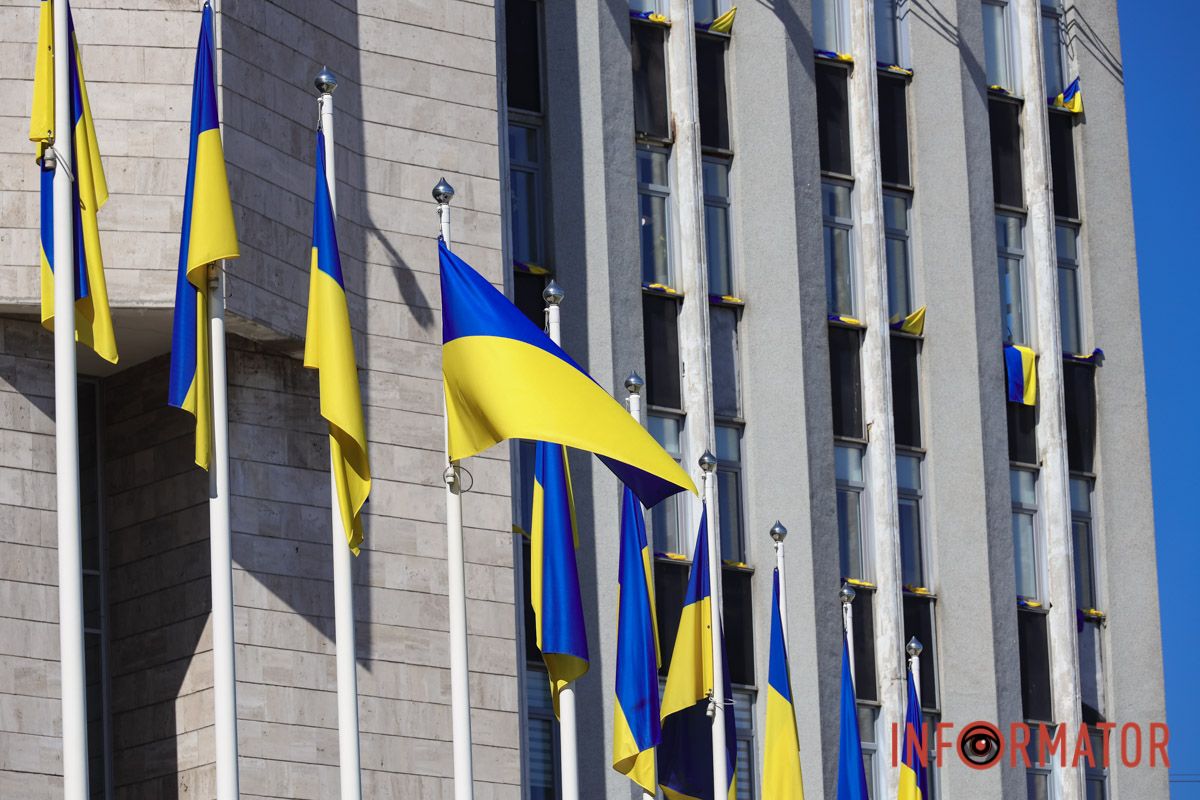 Прапори та святкові прикраси: як Дніпро вбрався до Дня Незалежності 7
