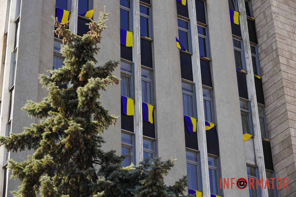 Прапори та святкові прикраси: як Дніпро вбрався до Дня Незалежності 8