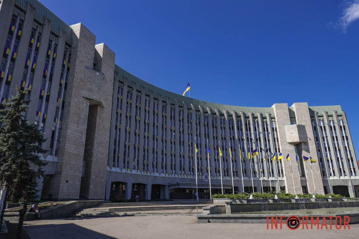 Прапори та святкові прикраси: як Дніпро вбрався до Дня Незалежності 10