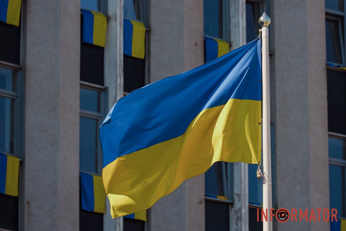 Прапори та святкові прикраси: як Дніпро вбрався до Дня Незалежності 11