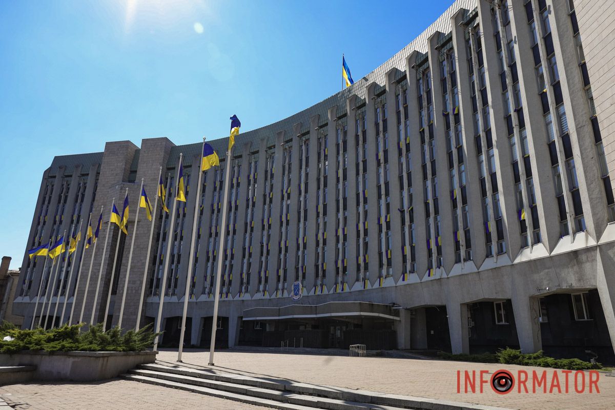 Прапори та святкові прикраси: як Дніпро вбрався до Дня Незалежності 12