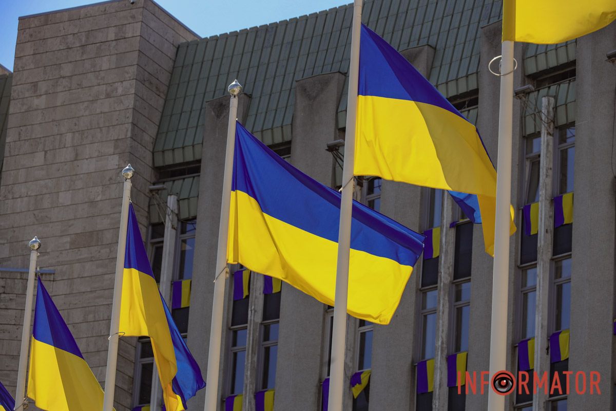 Прапори та святкові прикраси: як Дніпро вбрався до Дня Незалежності 13