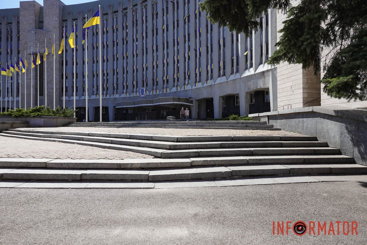 Прапори та святкові прикраси: як Дніпро вбрався до Дня Незалежності 14