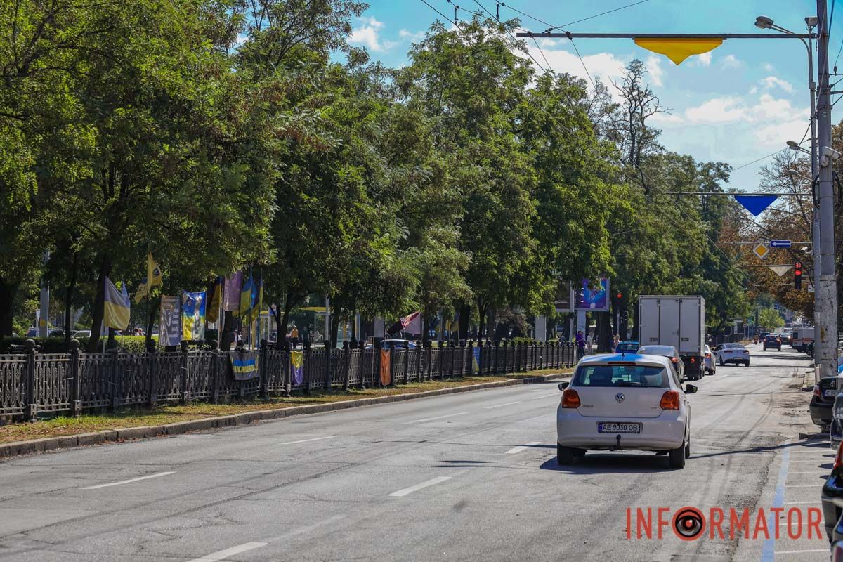 Прапори та святкові прикраси: як Дніпро вбрався до Дня Незалежності 15