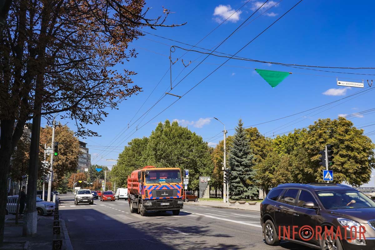 Прапори та святкові прикраси: як Дніпро вбрався до Дня Незалежності 21
