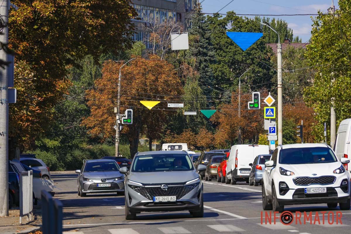 Прапори та святкові прикраси: як Дніпро вбрався до Дня Незалежності 23