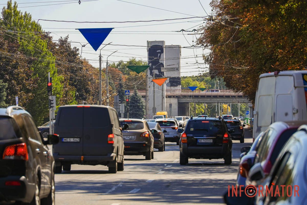 Прапори та святкові прикраси: як Дніпро вбрався до Дня Незалежності 24