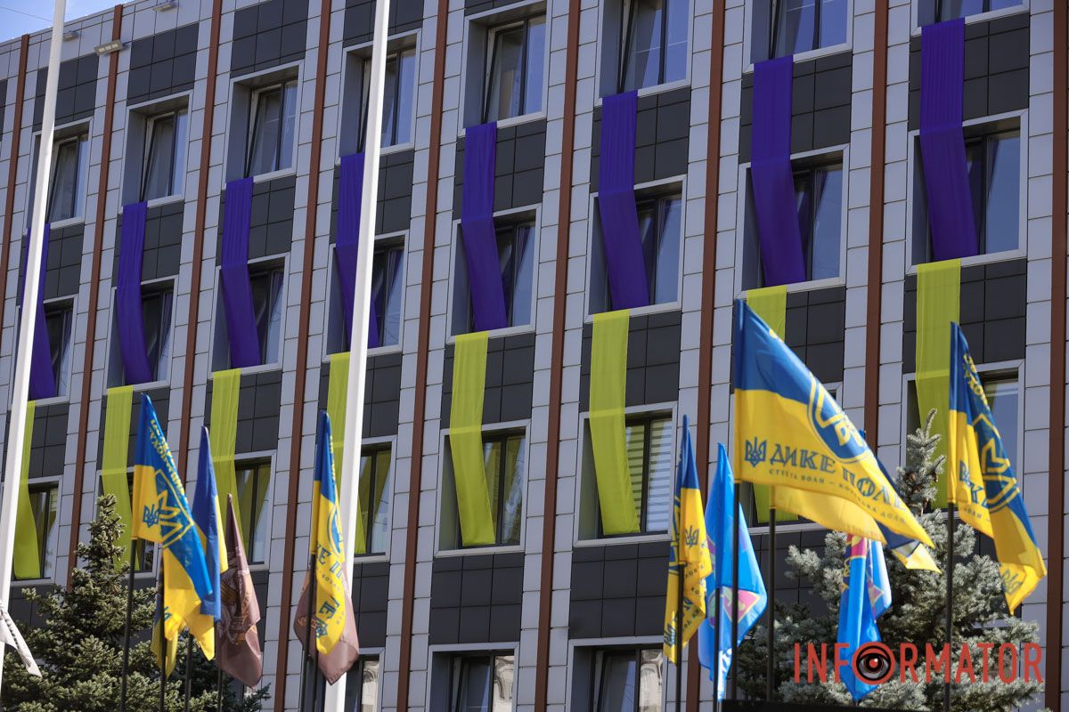 Прапори та святкові прикраси: як Дніпро вбрався до Дня Незалежності 27