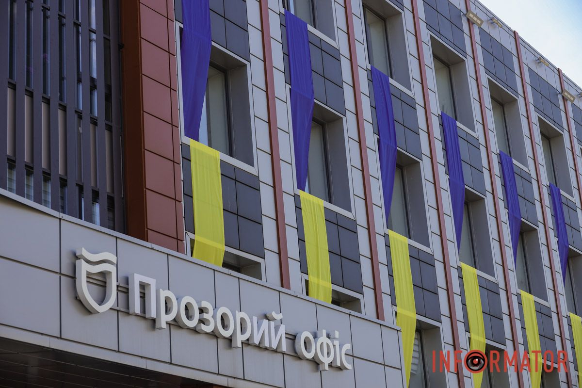 Прапори та святкові прикраси: як Дніпро вбрався до Дня Незалежності 28