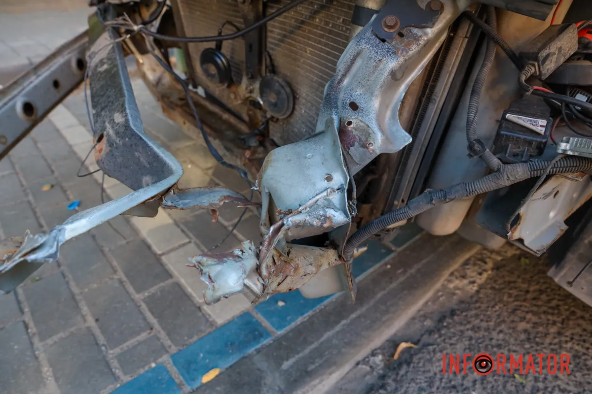 В Днепре у «Днепр-Арены» на Костомаровской столкнулись Mitsubishi и Renault 3