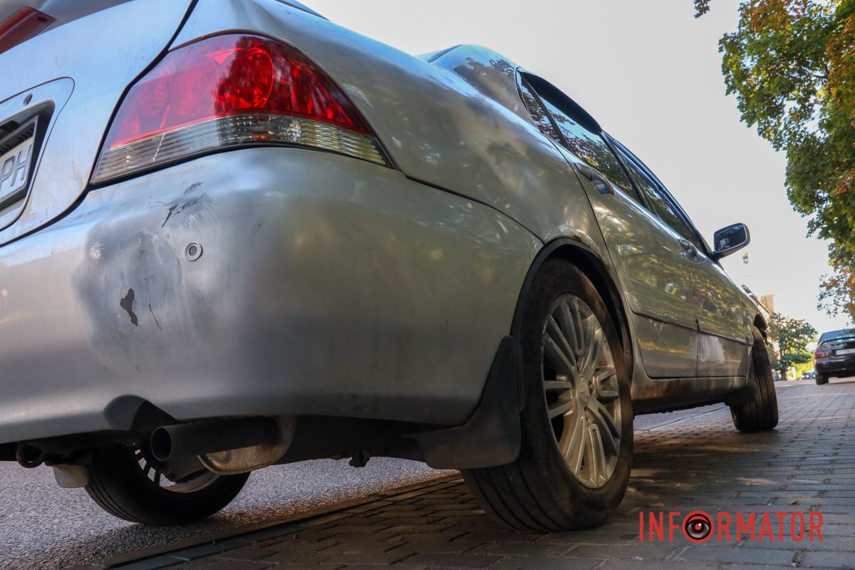 В Днепре вблизи «Днепр-Арены» на Костомаровской столкнулись Mitsubishi и Renault 11