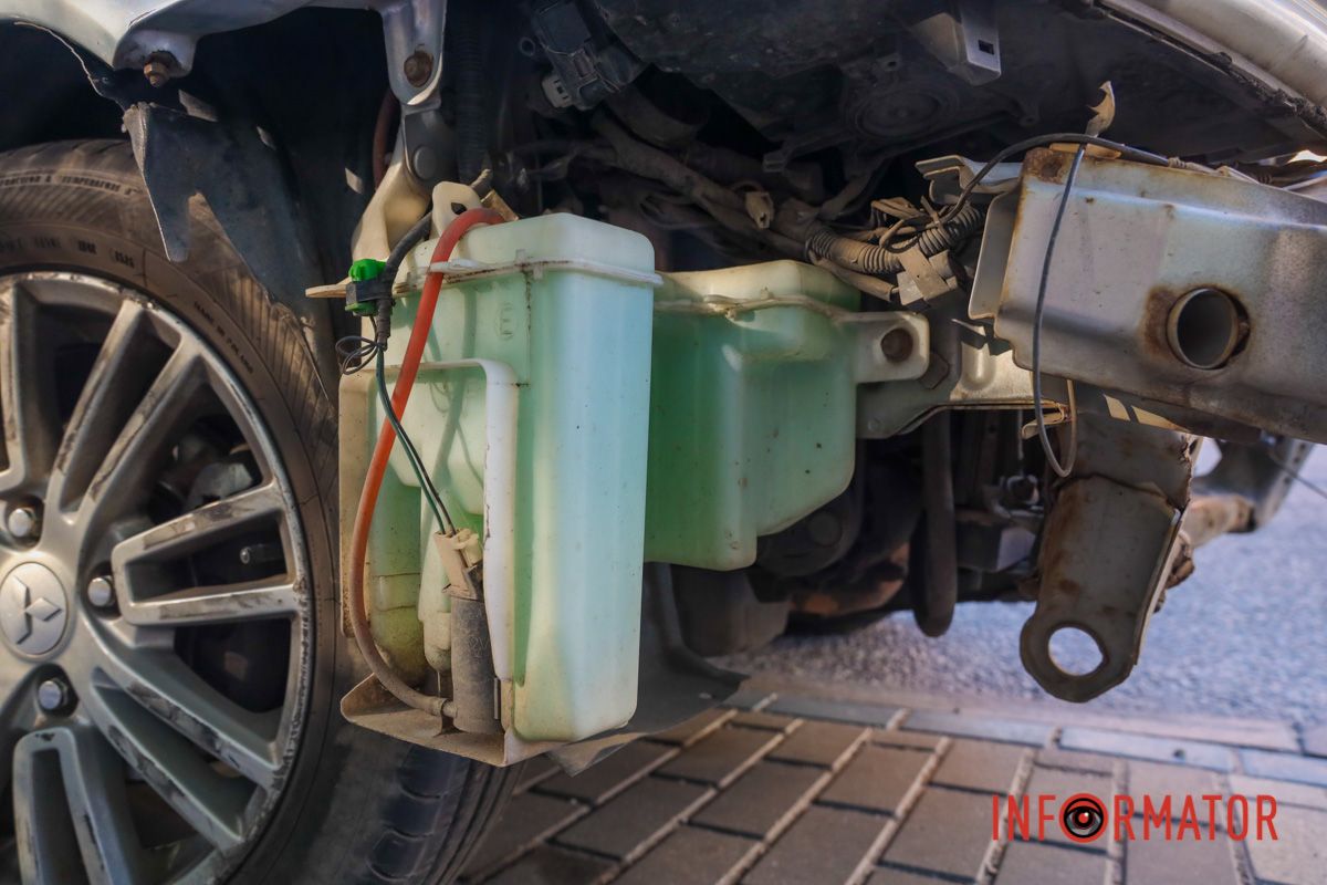 В Днепре вблизи «Днепр-Арены» на Костомаровской столкнулись Mitsubishi и Renault 7