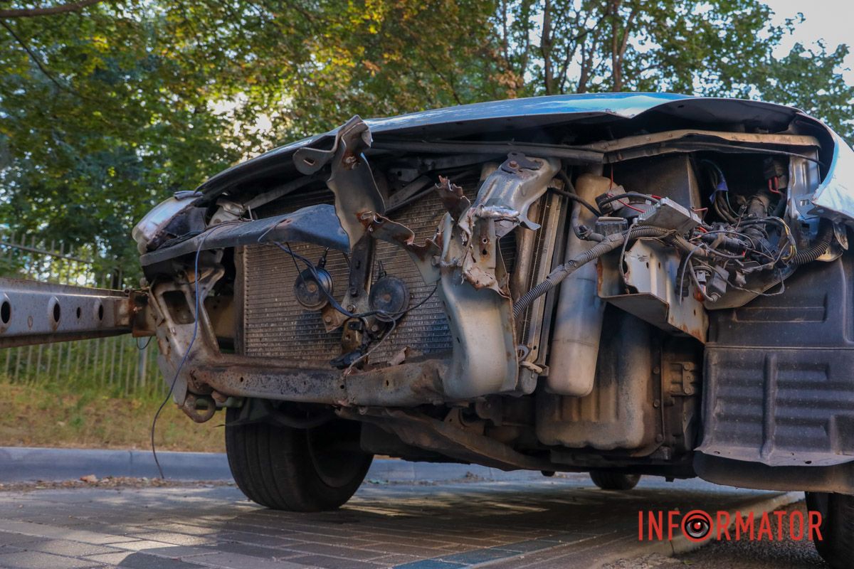 В Днепре вблизи «Днепр-Арены» на Костомаровской столкнулись Mitsubishi и Renault 10
