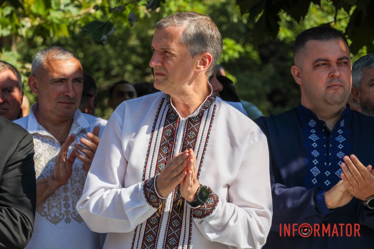 «Ми чекаємо!»: у Дніпрі до Дня Незалежності погасили марки на підтримку військовополонених 13