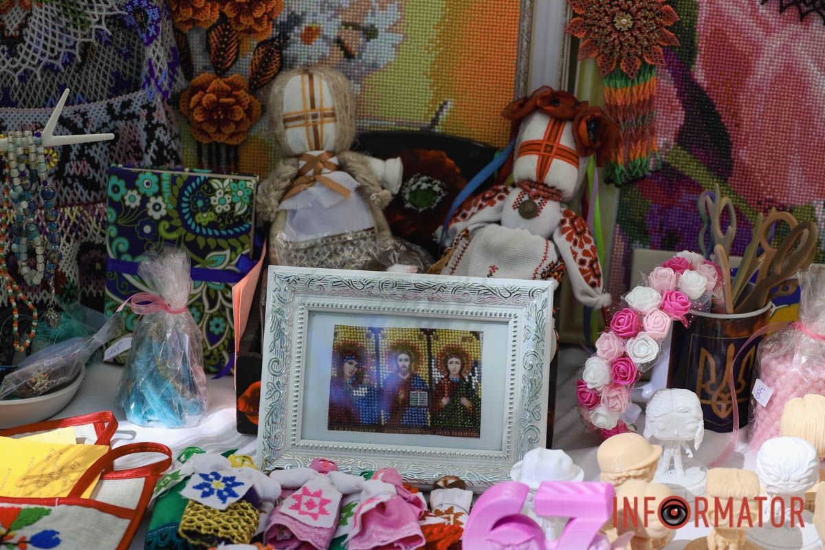 Сотні людей пройшли містом із 50-метровим прапором України: як Дніпро відзначив День Незалежності 54