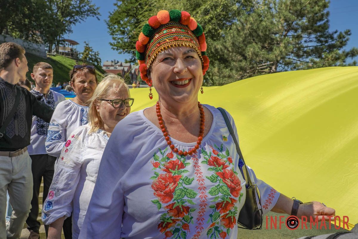 Сотні людей пройшли містом із 50-метровим прапором України: як Дніпро відзначив День Незалежності 41