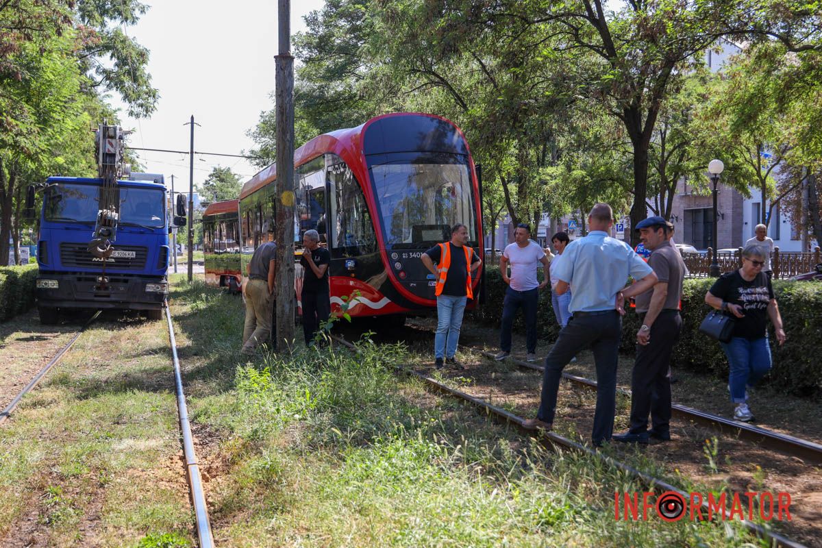 Как именно произошла эта авария – нам не рассказали В Днепре во второй раз сошел с рельсов новый трамвай 7