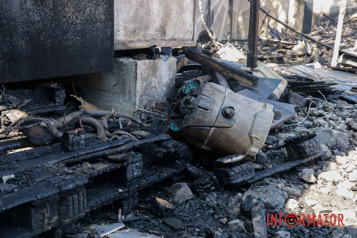 Собака опинився біля епіцентру пожежі: що відомо про наслідки атаки на ТРЦ «Караван» у Дніпрі 17