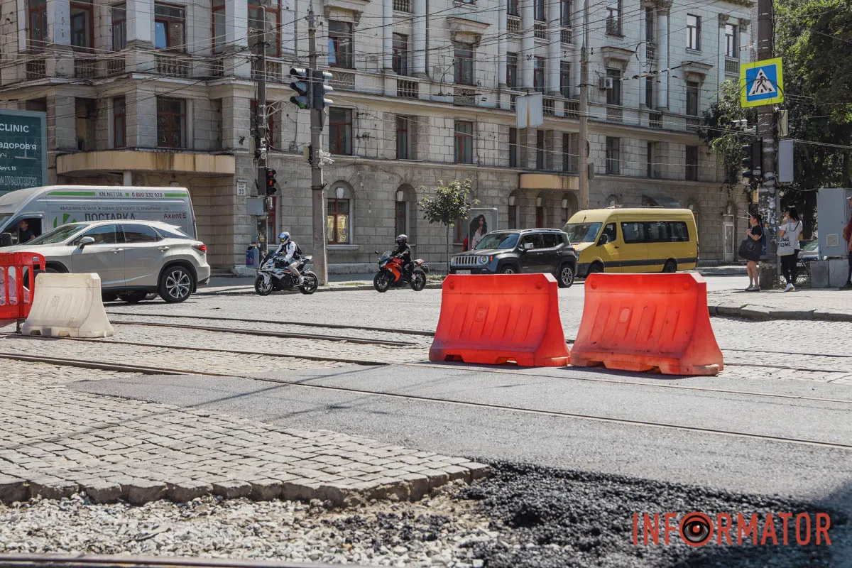 Не ремонтували з часів СРСР: у Дніпрі на проспекті Науки завершують оновлення трамвайної колії 3