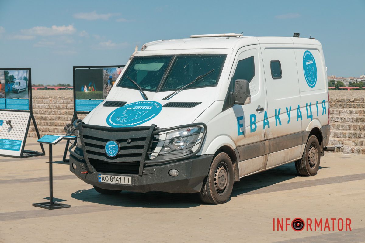 Фото та свідчення з евакуаційних місій: у Дніпрі відкрили документальну вуличну виставку 9