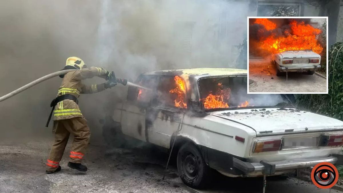 У Дніпропетровській області на зупинці спалахнув ВАЗ