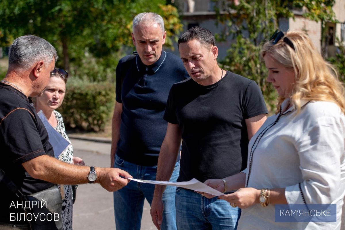 У Кам’янському продовжуються роботи над новою пам’ятною локацією “Клумба Надії” У Кам’янському продовжуються роботи над новою пам’ятною локацією “Клумба Надії”