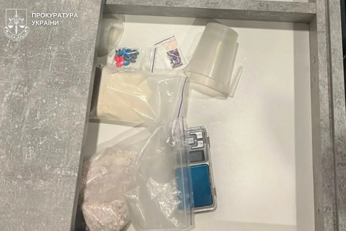Попередьно, загальна вартість вилучених речовин за цінами “чорного ринку” може становити близько трьох мільйонів гривень