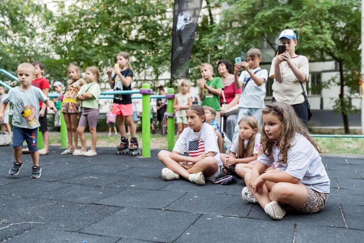 Спортивне шоу на турніках: у Дніпрі на вулиці Яскравій провели відкрите тренування 5