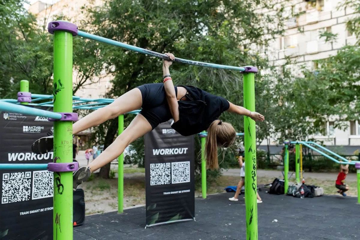 Спортивне шоу на турніках: у Дніпрі на вулиці Яскравій провели відкрите тренування 2