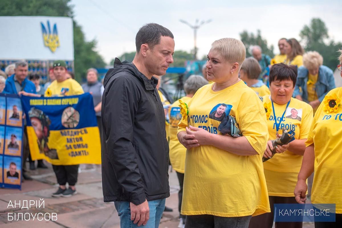 У громаді продовжують увічнювати пам’ять про полеглих Героїв У Кам’янському на площі Янголів Перемоги відкрили чотири нові рамки на Дошці пам’яті полеглих Героїв 13