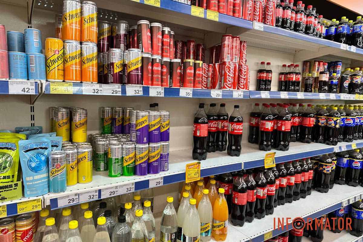 Позиції з солодкими напоями Яка ситуація з продуктами у супермаркетах Дніпра та чи є дефіцит через російські атаки 27