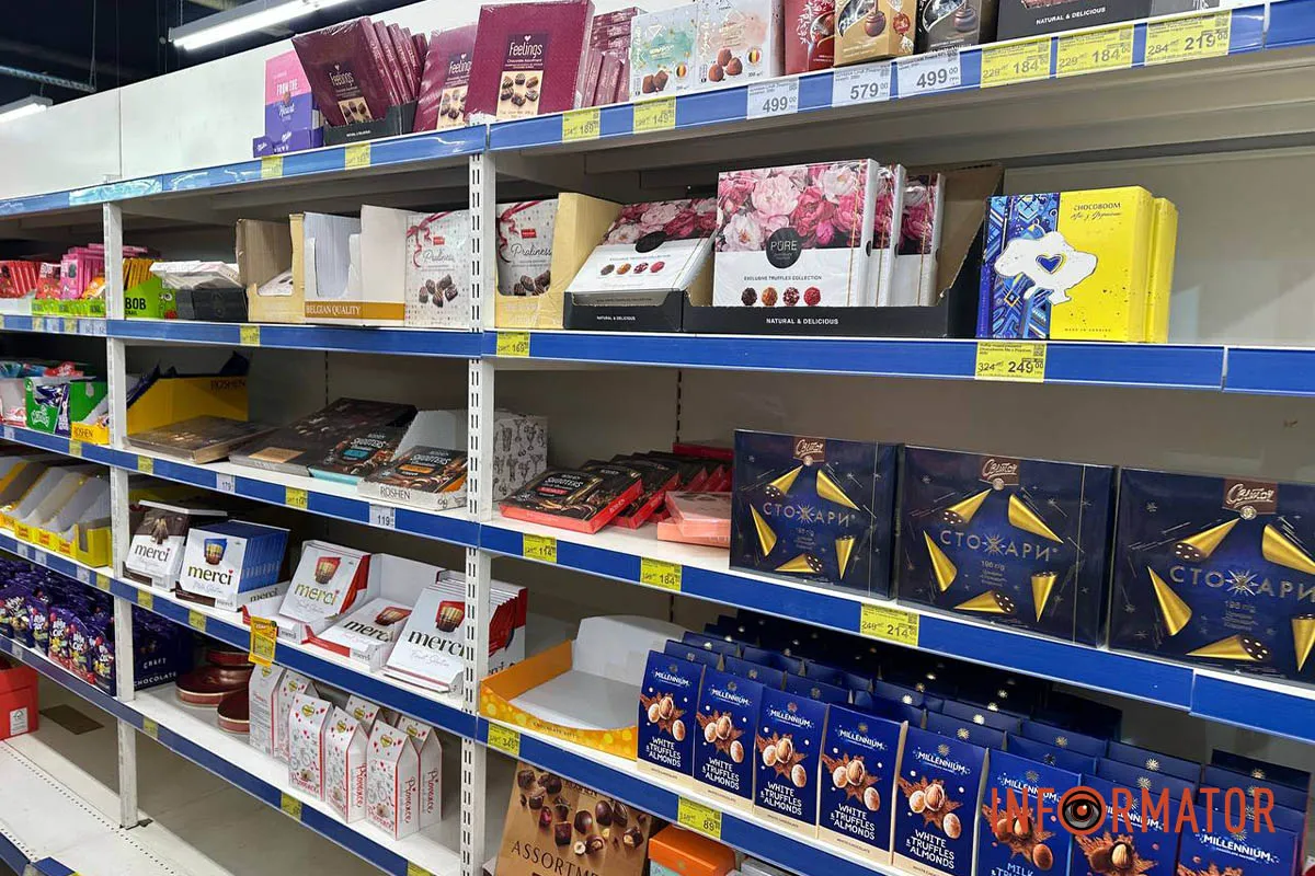 Як виглядають полиці з солодощами Яка ситуація з продуктами у супермаркетах Дніпра та чи є дефіцит через російські атаки 21