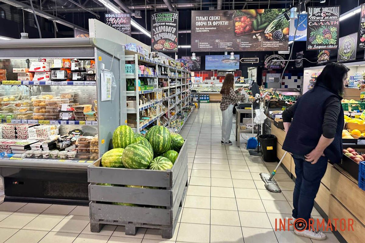 У "Варус" пустих полиць з товарами ми не бачили Яка ситуація з продуктами у супермаркетах Дніпра та чи є дефіцит через російські атаки 45