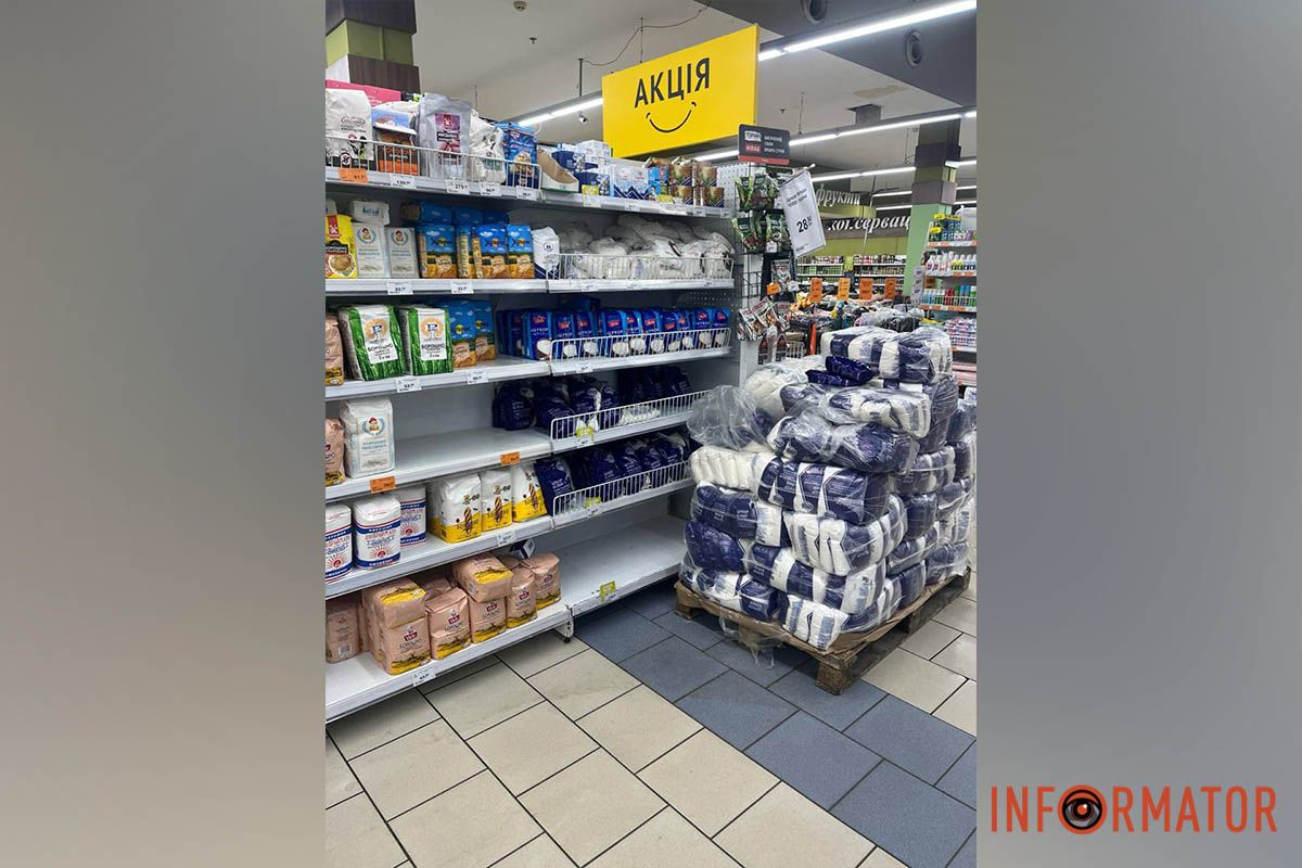 Фото товарів з "Варус" з торгівельного центру на Калиновій Яка ситуація з продуктами у супермаркетах Дніпра та чи є дефіцит через російські атаки 59