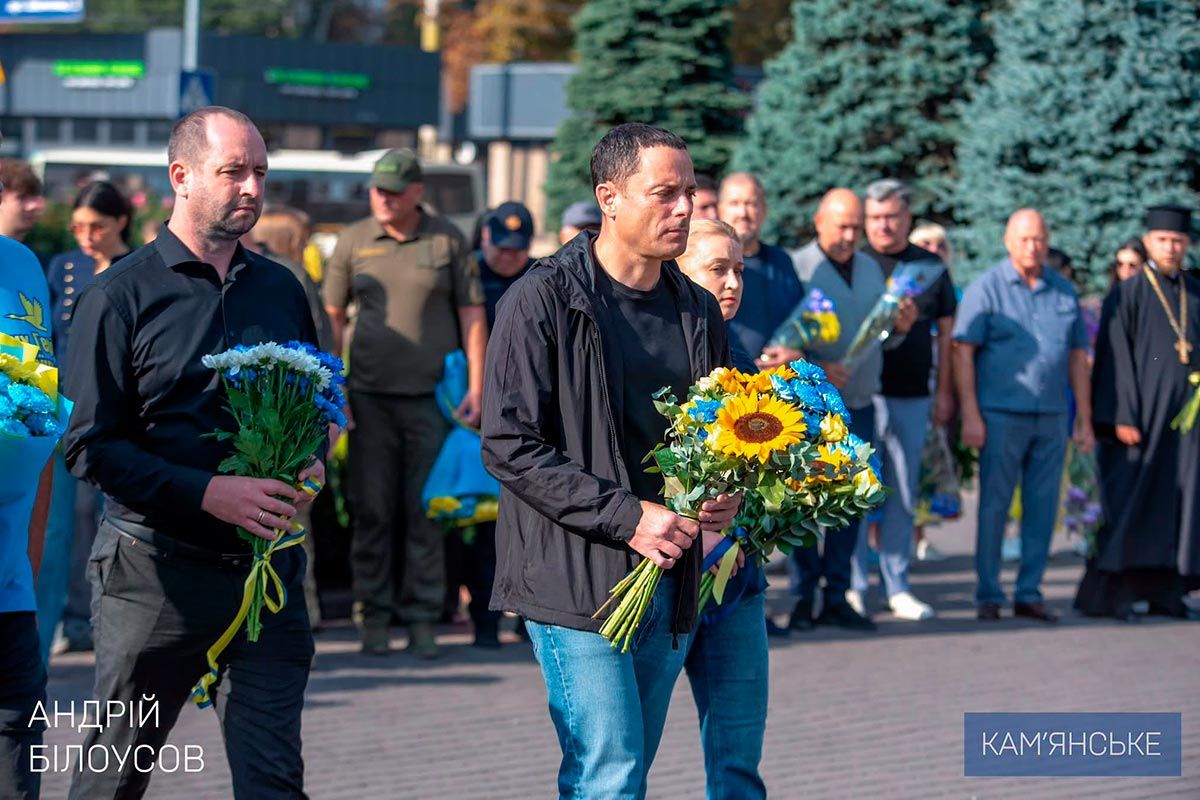 Рідні та містяни віддали шану загиблим Героям Рідні та містяни віддали шану загиблим Героям