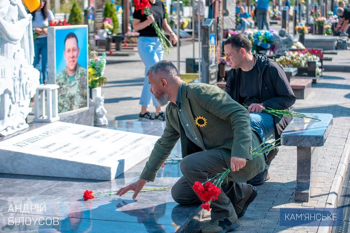 Квіти на знак пам’яті та вдячності захисникам Квіти на знак пам’яті та вдячності захисникам
