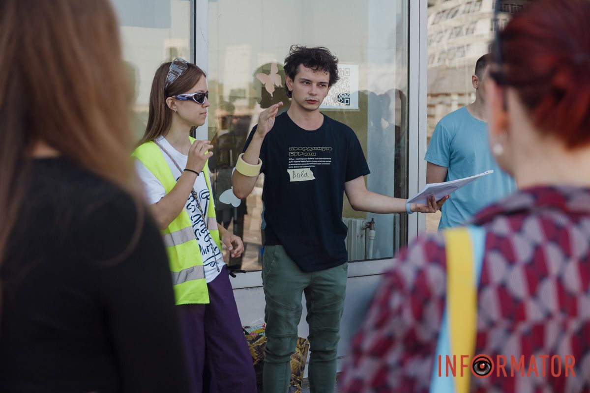 Дніпровський цирк очищають від графіті: активісти влаштували толоку 16