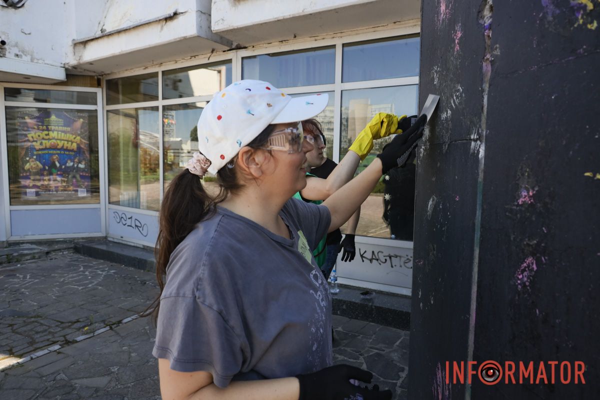 Дніпровський цирк очищають від графіті: активісти влаштували толоку 28