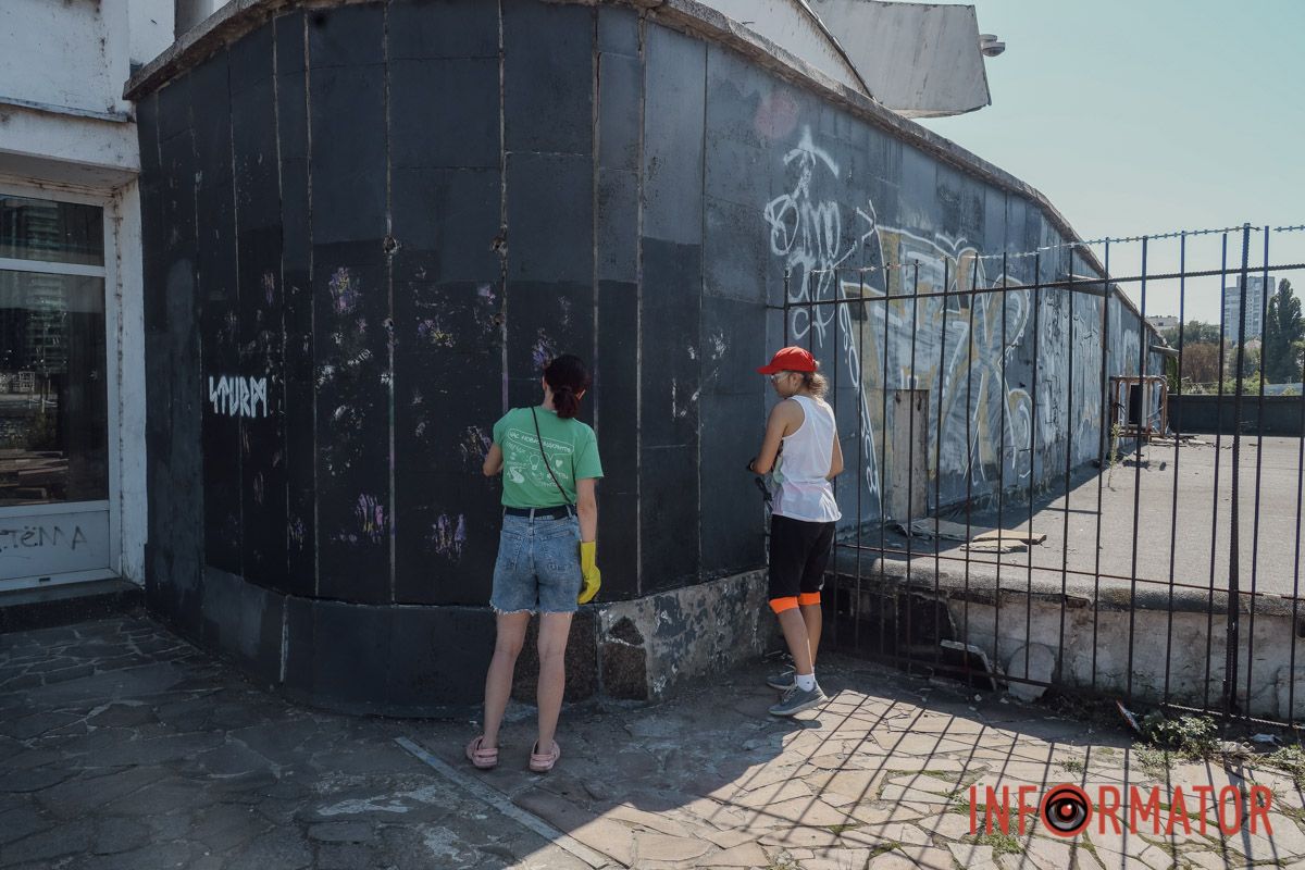 Дніпровський цирк очищають від графіті: активісти влаштували толоку 43