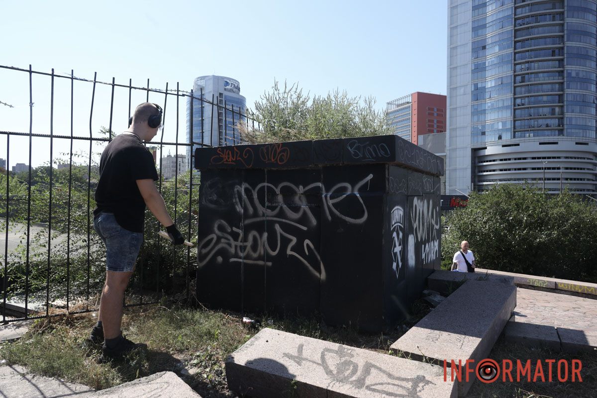 Дніпровський цирк очищають від графіті: активісти влаштували толоку 44