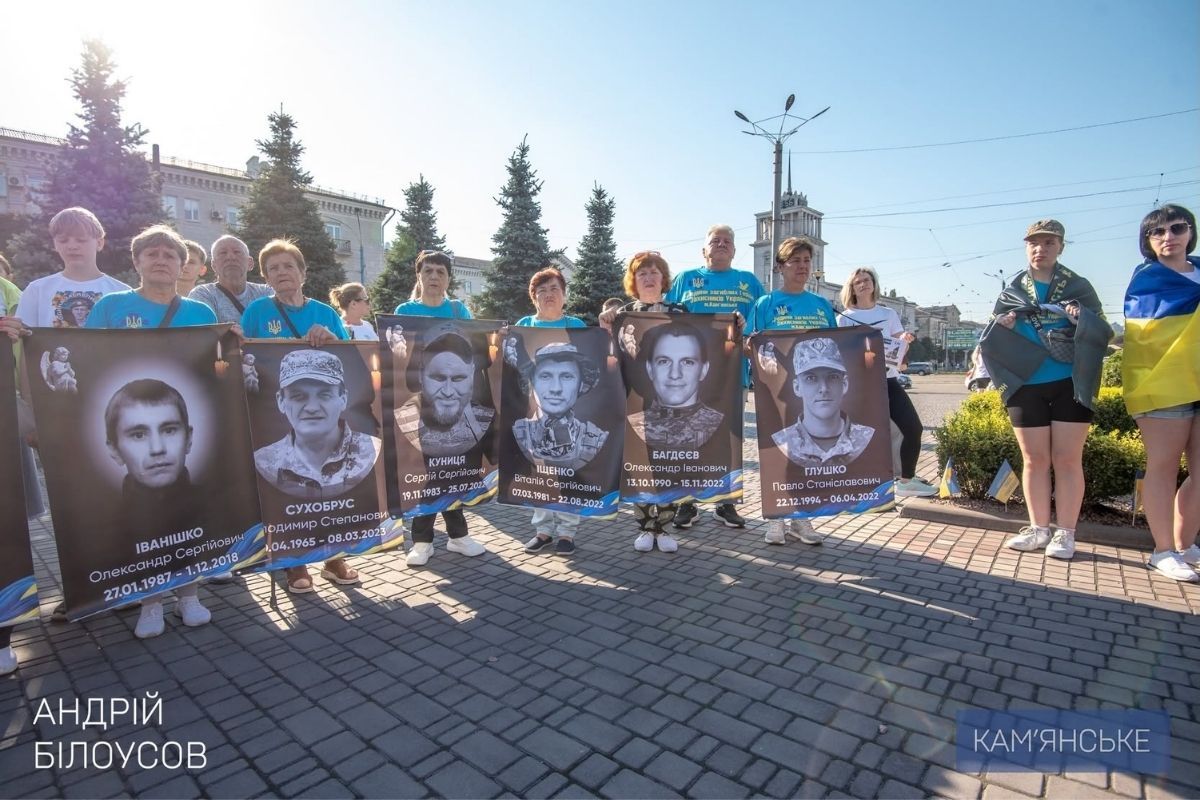 Жителі Кам’янського взяли участь у всеукраїнській патріотичній ініціативі, яка присвячена пам’яті загиблих Захисників та Захисниць Жителі Кам’янського взяли участь у всеукраїнській патріотичній ініціативі, яка присвячена пам’яті загиблих Захисників та Захисниць
