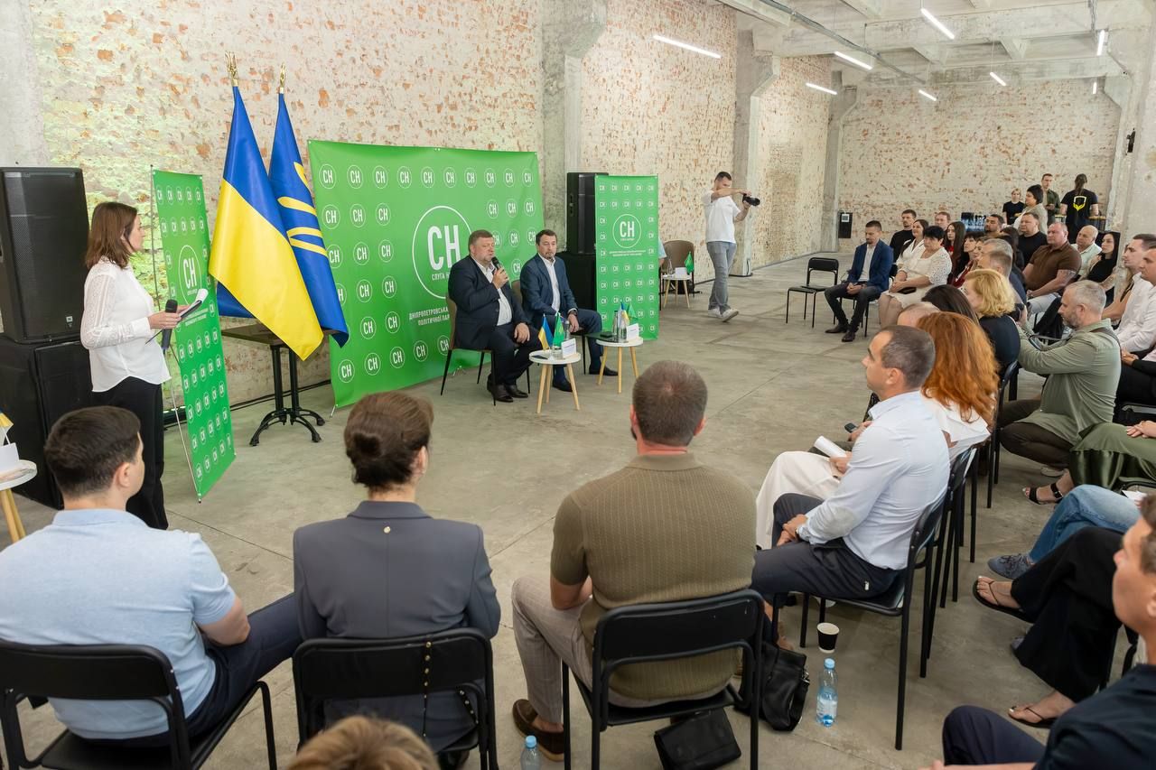 У Дніпропетровській області провели зустріч із депутатами та головами громад, під час якої обговорили проблемні питання регіону У Дніпропетровській області провели зустріч із депутатами та головами громад, під час якої обговорили проблемні питання регіону
