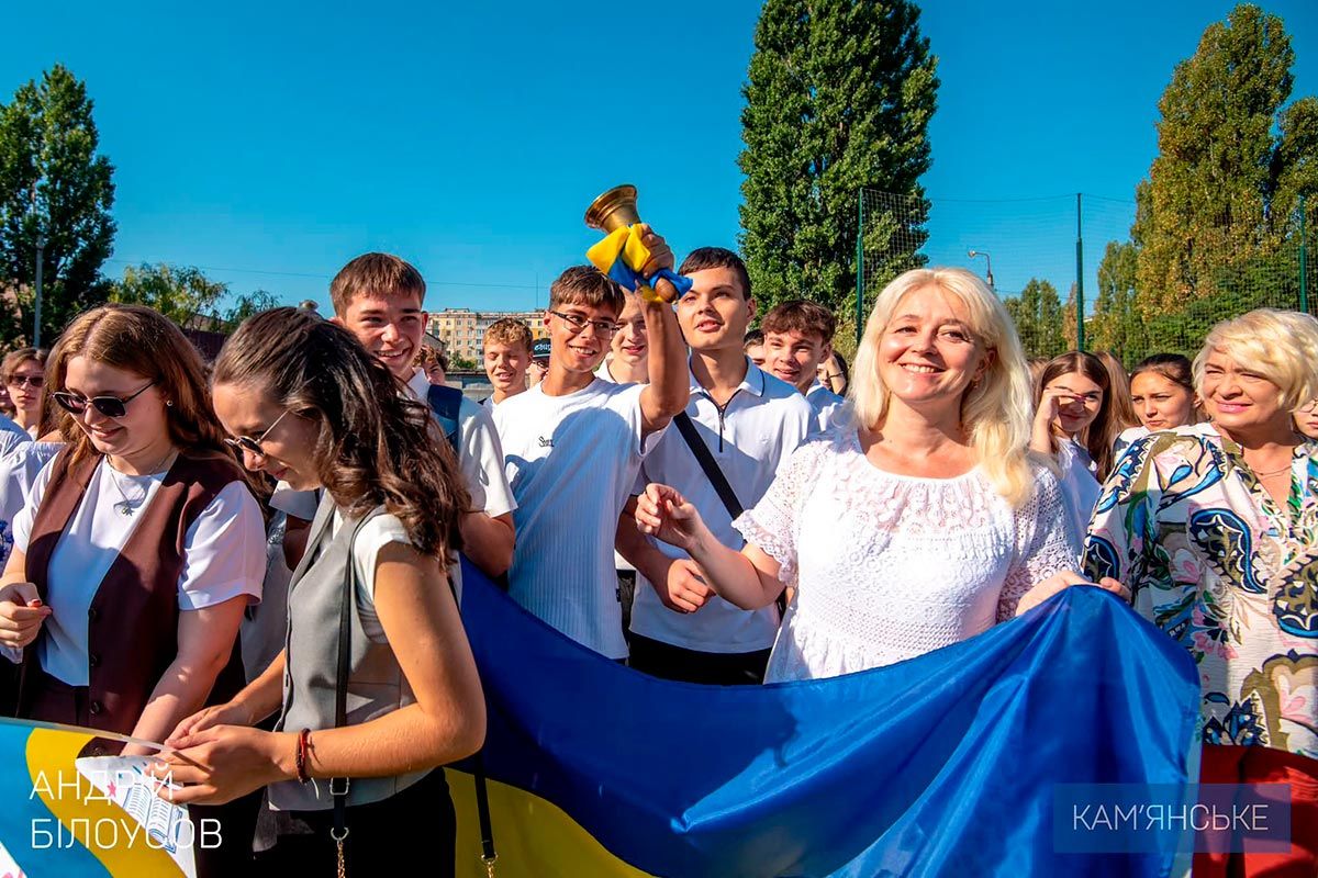 Майже 1500 першокласників сіли за парти: у Кам’янському понад 22 тисячі дітей пішли до школи 3