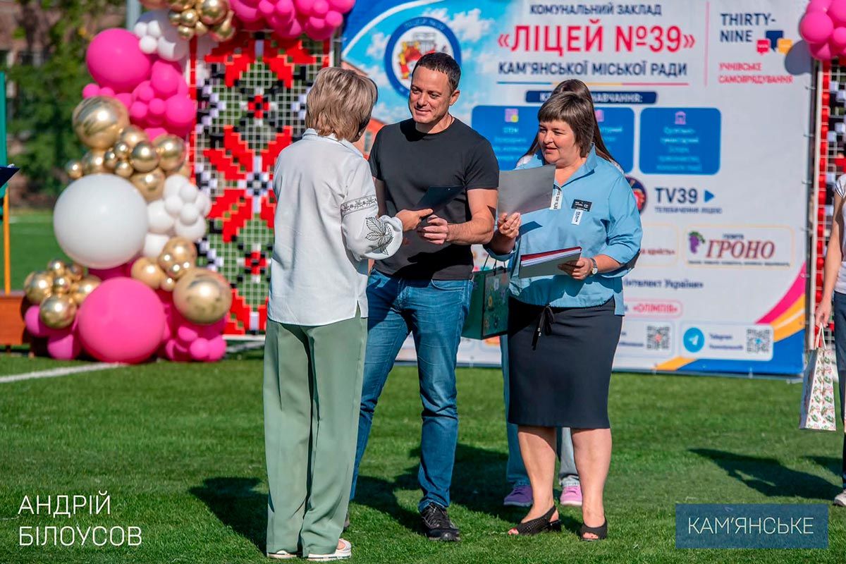 Майже 1500 першокласників сіли за парти: у Кам’янському понад 22 тисячі дітей пішли до школи 8