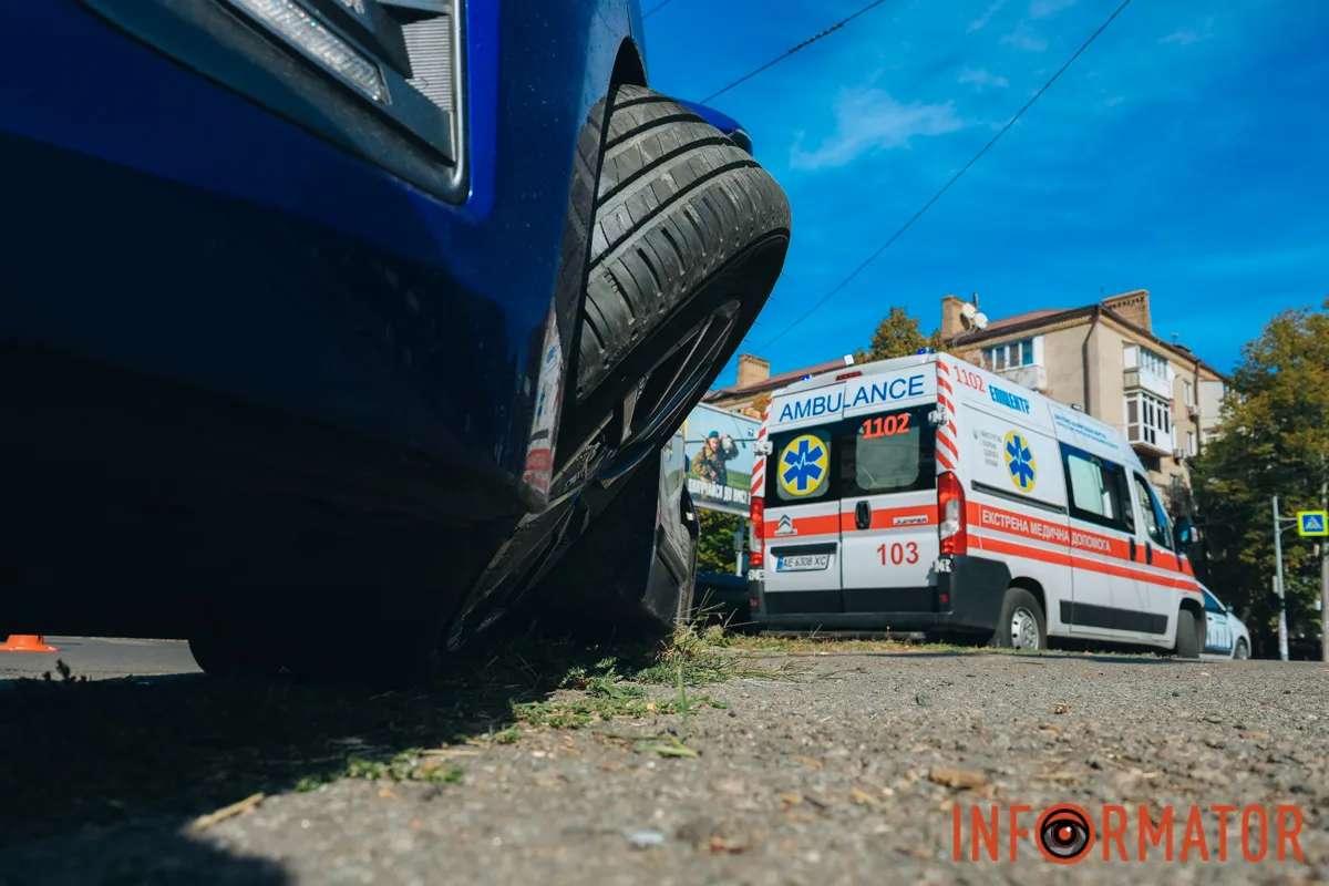 В Днепре на проспекте Поля столкнулись Chevrolet и Hyundai: есть пострадавшие 10