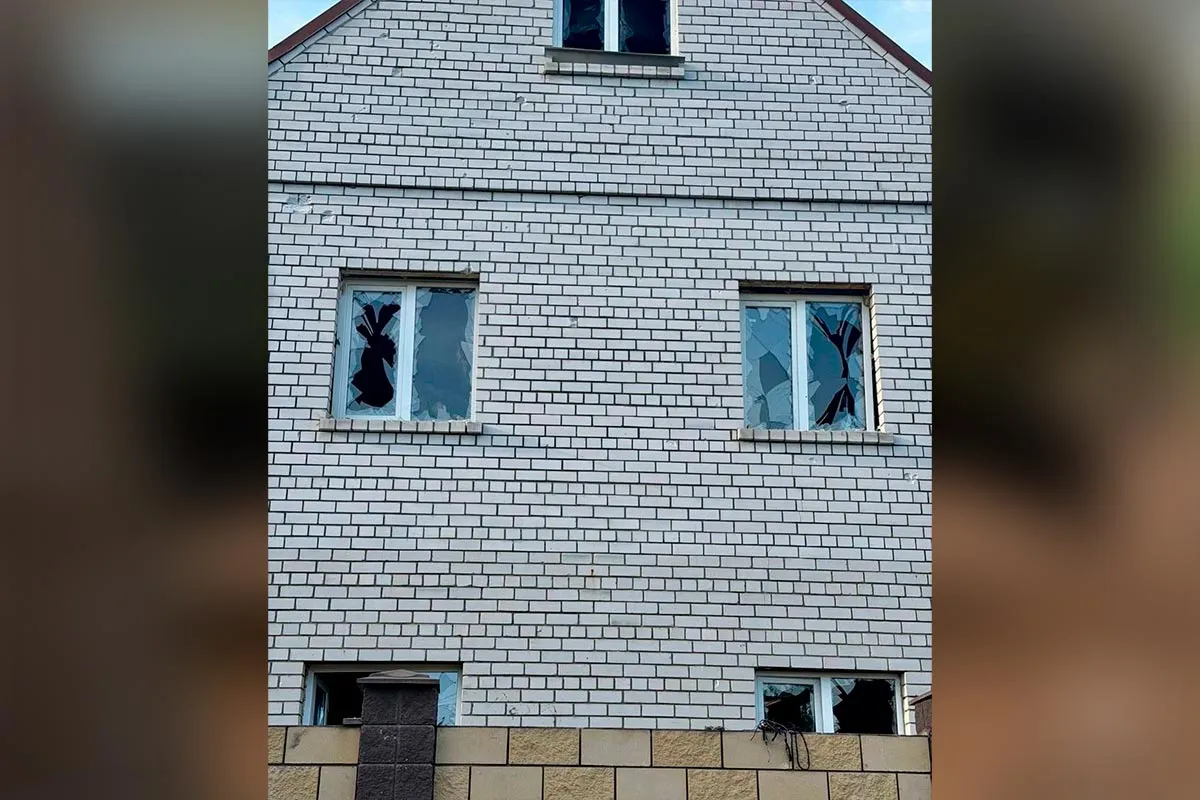 Ворожа атака на Дніпро: мер Філатов повідомив, що на шкільному стадіоні утворилася вирва 1