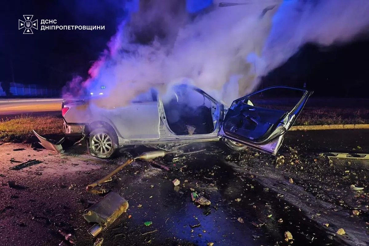 В Кривом Роге Toyota Camry влетела в столб, погибли два человека