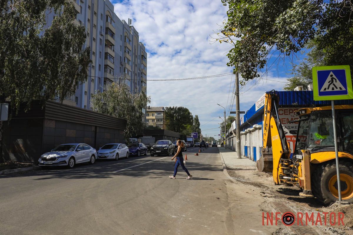 У Дніпрі на вулиці Калиновій розпочали ремонт тротуарів